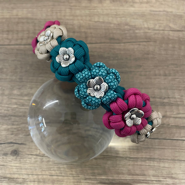 Collare Flower Far Far Away